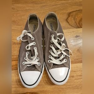 Women grey Converse shoes
